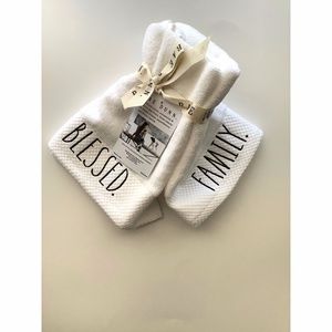New RAE DUNN 💫BLESSED/FAMILY💫 Towel Set!